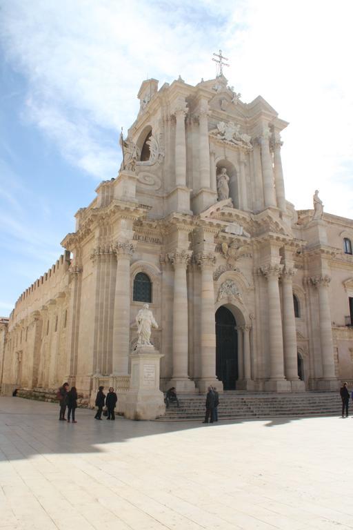La Casa Di Ilde Al Duomo - Ortigia Holidays Syrakus Exterior foto